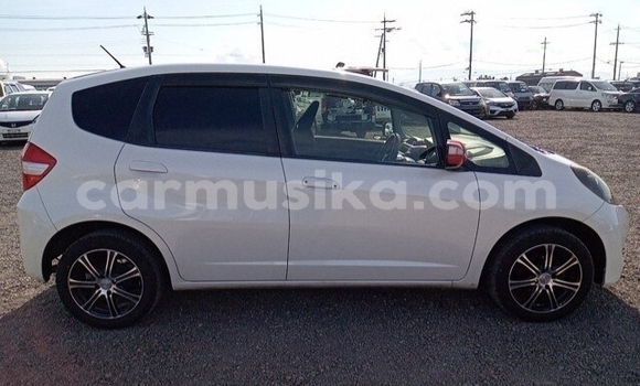 Acheter Occasion Voiture Honda Fit Blanc à Beitbridge, Matabeleland South Acheter Occasion Voiture Honda Fit Blanc à Beitbridge, Matabeleland South