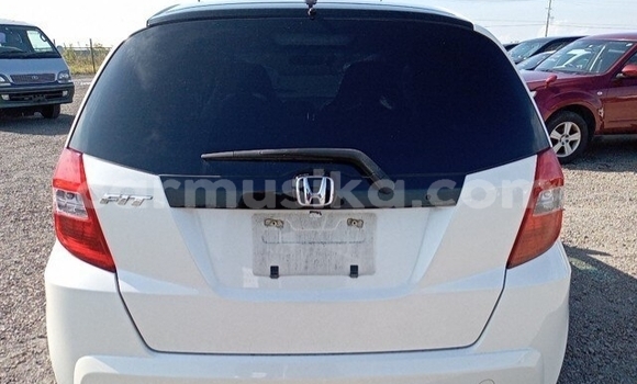 Acheter Occasion Voiture Honda Fit Blanc à Beitbridge, Matabeleland South Acheter Occasion Voiture Honda Fit Blanc à Beitbridge, Matabeleland South