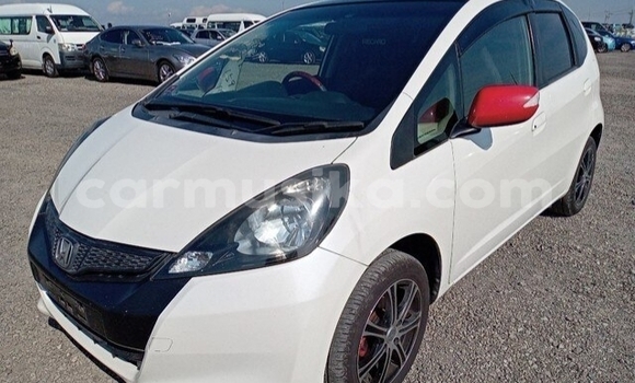 Acheter Occasion Voiture Honda Fit Blanc à Beitbridge, Matabeleland South Acheter Occasion Voiture Honda Fit Blanc à Beitbridge, Matabeleland South