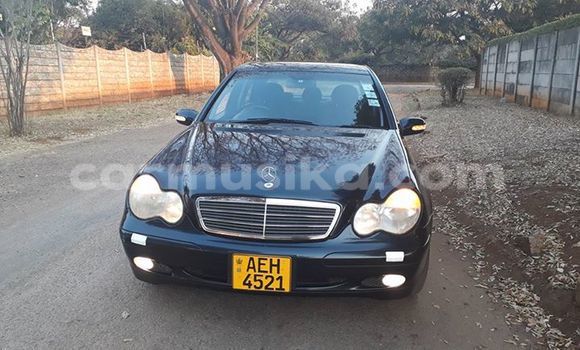 Nunua Ilio tumika Mercedes‒Benz C–Class Nyeusi Gari ndani ya Alexandra Park nchini Harare