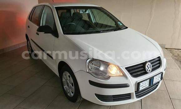 Tenga Tsaru Volkswagen Polo Chena Mota in Beitbridge in Matabeleland South