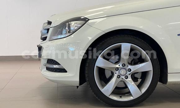 Acheter Occasion Voiture Mercedes-Benz C250 coupe Blanc à Beitbridge, Matabeleland South Acheter Occasion Voiture Mercedes-Benz C250 coupe Blanc à Beitbridge, Matabeleland South