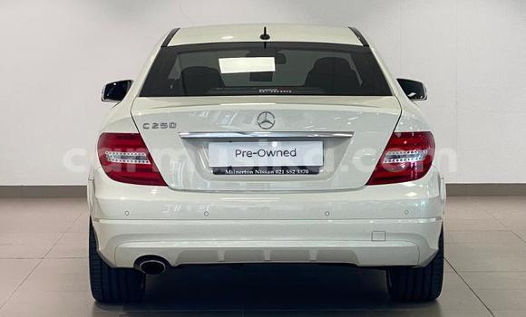 Acheter Occasion Voiture Mercedes-Benz C250 coupe Blanc à Beitbridge, Matabeleland South Acheter Occasion Voiture Mercedes-Benz C250 coupe Blanc à Beitbridge, Matabeleland South