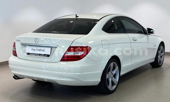 Acheter Occasion Voiture Mercedes-Benz C250 coupe Blanc à Beitbridge, Matabeleland South Acheter Occasion Voiture Mercedes-Benz C250 coupe Blanc à Beitbridge, Matabeleland South
