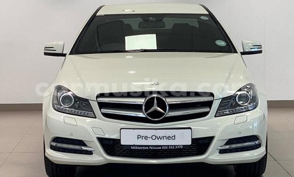 Acheter Occasion Voiture Mercedes-Benz C250 coupe Blanc à Beitbridge, Matabeleland South Acheter Occasion Voiture Mercedes-Benz C250 coupe Blanc à Beitbridge, Matabeleland South