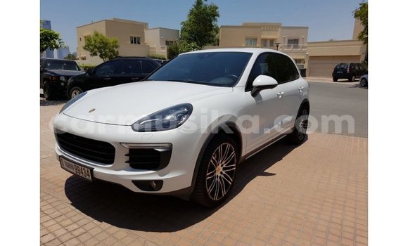 Nunua Imported Porsche Cayenne Nyeupe Gari ndani ya Import - Dubai nchini Harare