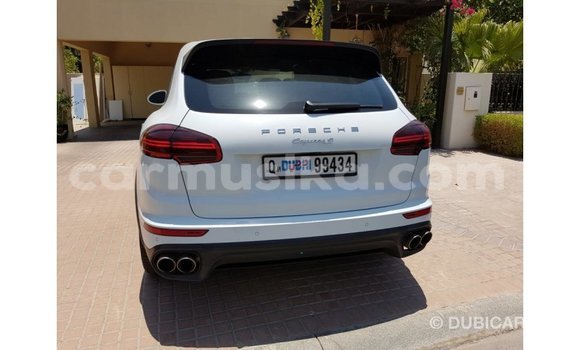 Acheter Import Voiture Porsche Cayenne Blanc à Import - Dubai, Harare Acheter Import Voiture Porsche Cayenne Blanc à Import - Dubai, Harare