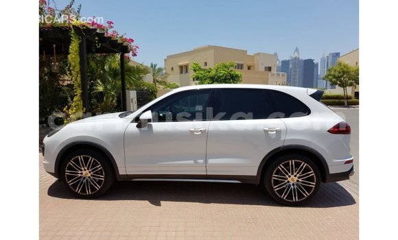 Acheter Import Voiture Porsche Cayenne Blanc à Import - Dubai, Harare Acheter Import Voiture Porsche Cayenne Blanc à Import - Dubai, Harare