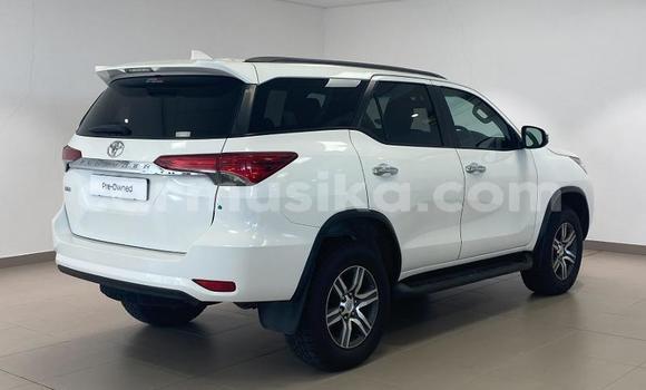 Acheter Occasion Voiture Toyota Fortuner Blanc à Beitbridge, Matabeleland South Acheter Occasion Voiture Toyota Fortuner Blanc à Beitbridge, Matabeleland South
