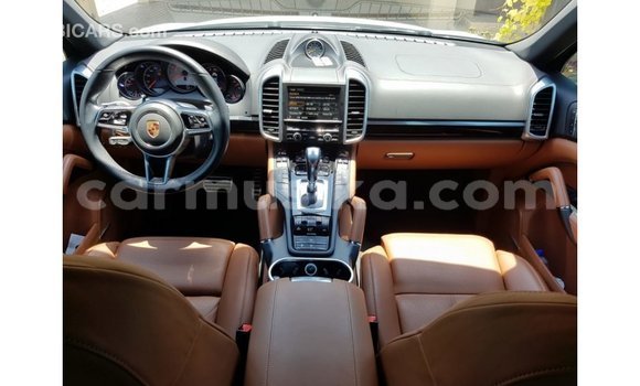 Acheter Import Voiture Porsche Cayenne Blanc à Import - Dubai, Harare Acheter Import Voiture Porsche Cayenne Blanc à Import - Dubai, Harare