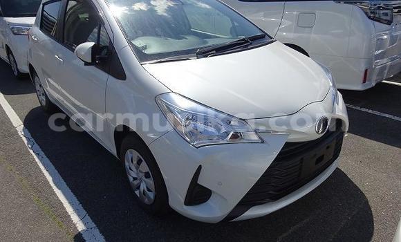 Nunua Imported Toyota Vitz Nyeupe Gari ndani ya Beitbridge nchini Matabeleland Kusini