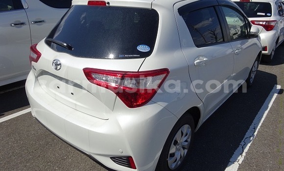 Acheter Import Voiture Toyota Vitz Blanc à Beitbridge, Matabeleland South Acheter Import Voiture Toyota Vitz Blanc à Beitbridge, Matabeleland South