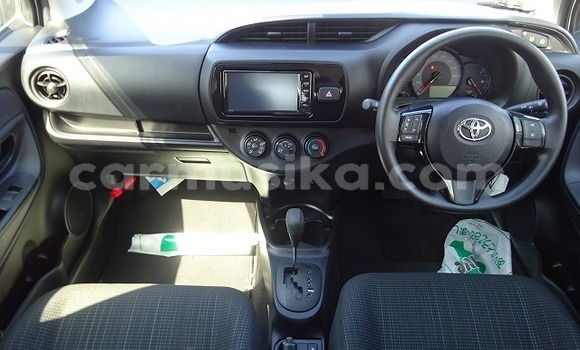 Acheter Import Voiture Toyota Vitz Blanc à Beitbridge, Matabeleland South Acheter Import Voiture Toyota Vitz Blanc à Beitbridge, Matabeleland South