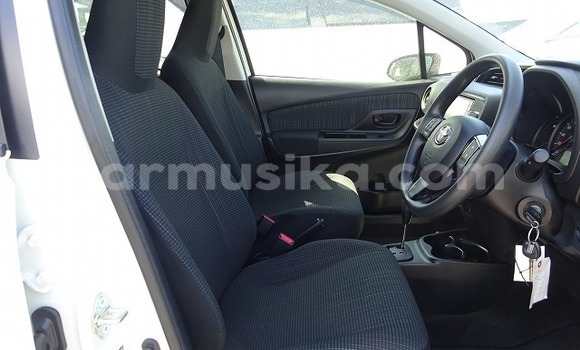 Acheter Import Voiture Toyota Vitz Blanc à Beitbridge, Matabeleland South Acheter Import Voiture Toyota Vitz Blanc à Beitbridge, Matabeleland South