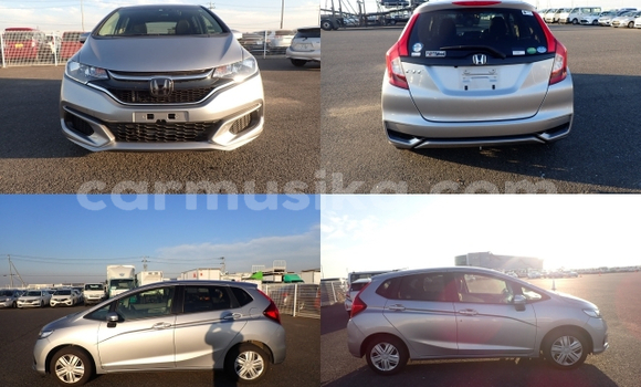 Acheter Import Voiture Honda Fit Gris à Beitbridge, Matabeleland South Acheter Import Voiture Honda Fit Gris à Beitbridge, Matabeleland South