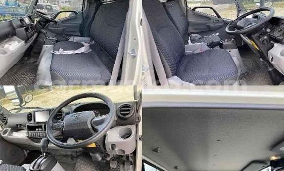 Acheter Import Utilitaire Toyota Dyna Blanc à Beitbridge, Matabeleland South Acheter Import Utilitaire Toyota Dyna Blanc à Beitbridge, Matabeleland South