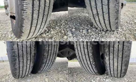 Acheter Import Utilitaire Toyota Dyna Blanc à Beitbridge, Matabeleland South Acheter Import Utilitaire Toyota Dyna Blanc à Beitbridge, Matabeleland South