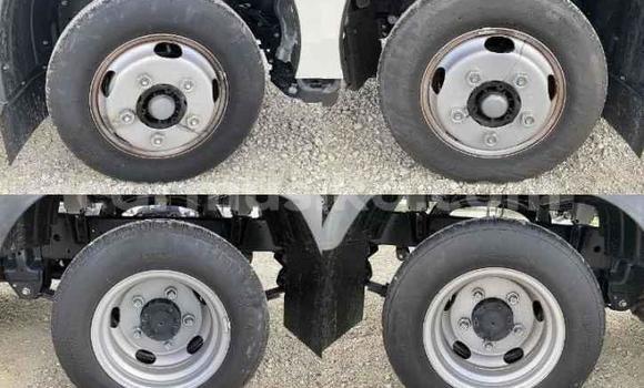 Acheter Import Utilitaire Toyota Dyna Blanc à Beitbridge, Matabeleland South Acheter Import Utilitaire Toyota Dyna Blanc à Beitbridge, Matabeleland South