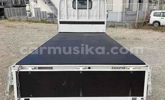 Acheter Import Utilitaire Toyota Dyna Blanc à Beitbridge, Matabeleland South Acheter Import Utilitaire Toyota Dyna Blanc à Beitbridge, Matabeleland South