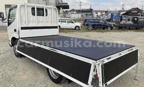 Acheter Import Utilitaire Toyota Dyna Blanc à Beitbridge, Matabeleland South Acheter Import Utilitaire Toyota Dyna Blanc à Beitbridge, Matabeleland South