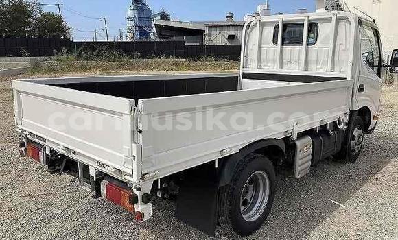 Acheter Import Utilitaire Toyota Dyna Blanc à Beitbridge, Matabeleland South Acheter Import Utilitaire Toyota Dyna Blanc à Beitbridge, Matabeleland South