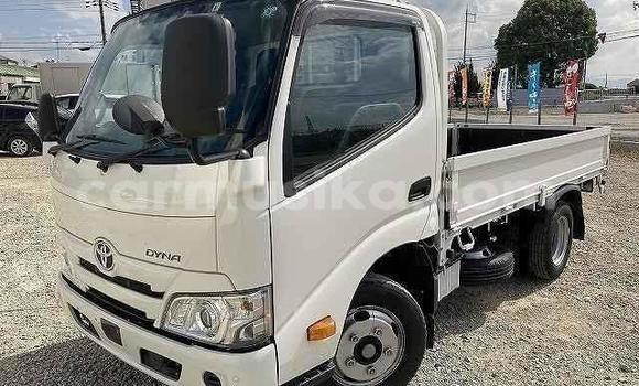 Acheter Import Utilitaire Toyota Dyna Blanc à Beitbridge, Matabeleland South Acheter Import Utilitaire Toyota Dyna Blanc à Beitbridge, Matabeleland South