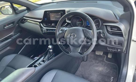 Acheter Import Voiture Toyota C-HR Blanc à Beitbridge, Matabeleland South Acheter Import Voiture Toyota C-HR Blanc à Beitbridge, Matabeleland South