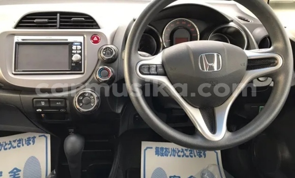 Nunua Ilio tumika Honda Fit Nyekundu Gari ndani ya Beitbridge nchini Matabeleland Kusini Nunua Ilio tumika Honda Fit Nyekundu Gari ndani ya Beitbridge nchini Matabeleland Kusini