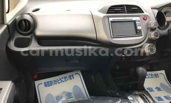 Nunua Ilio tumika Honda Fit Nyekundu Gari ndani ya Beitbridge nchini Matabeleland Kusini Nunua Ilio tumika Honda Fit Nyekundu Gari ndani ya Beitbridge nchini Matabeleland Kusini