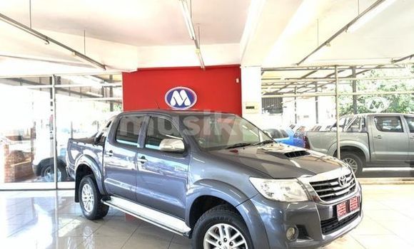 Tenga Tsaru Toyota Hilux Sirivha Mota in Beitbridge in Matabeleland South