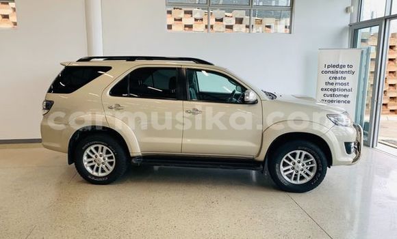 Nunua Ilio tumika Toyota Fortuner Fedha Gari ndani ya Beitbridge nchini Matabeleland Kusini Nunua Ilio tumika Toyota Fortuner Fedha Gari ndani ya Beitbridge nchini Matabeleland Kusini