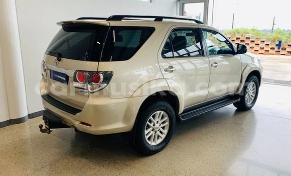 Nunua Ilio tumika Toyota Fortuner Fedha Gari ndani ya Beitbridge nchini Matabeleland Kusini Nunua Ilio tumika Toyota Fortuner Fedha Gari ndani ya Beitbridge nchini Matabeleland Kusini