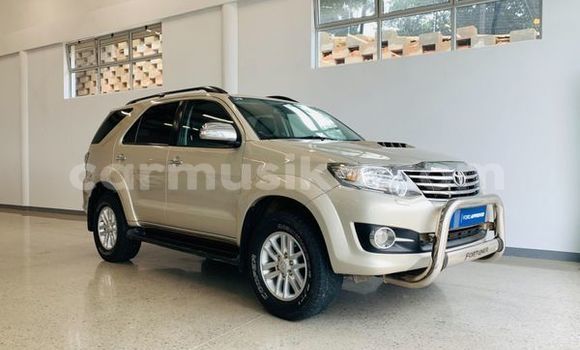Nunua Ilio tumika Toyota Fortuner Fedha Gari ndani ya Beitbridge nchini Matabeleland Kusini Nunua Ilio tumika Toyota Fortuner Fedha Gari ndani ya Beitbridge nchini Matabeleland Kusini