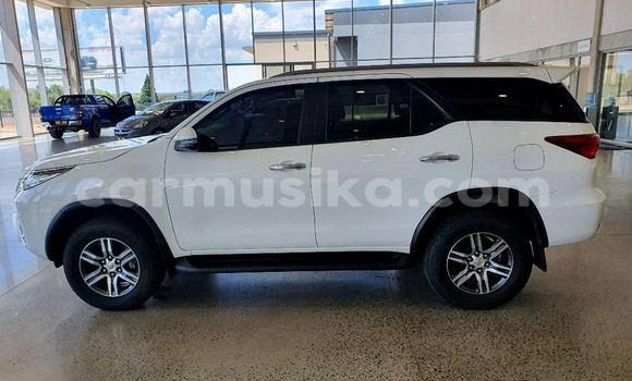 Nunua Ilio tumika Toyota Fortuner Nyeupe Gari ndani ya Beitbridge nchini Matabeleland Kusini Nunua Ilio tumika Toyota Fortuner Nyeupe Gari ndani ya Beitbridge nchini Matabeleland Kusini