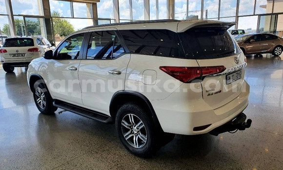 Nunua Ilio tumika Toyota Fortuner Nyeupe Gari ndani ya Beitbridge nchini Matabeleland Kusini Nunua Ilio tumika Toyota Fortuner Nyeupe Gari ndani ya Beitbridge nchini Matabeleland Kusini