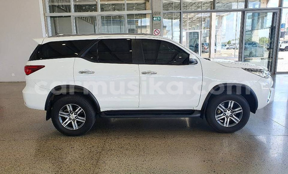 Nunua Ilio tumika Toyota Fortuner Nyeupe Gari ndani ya Beitbridge nchini Matabeleland Kusini Nunua Ilio tumika Toyota Fortuner Nyeupe Gari ndani ya Beitbridge nchini Matabeleland Kusini