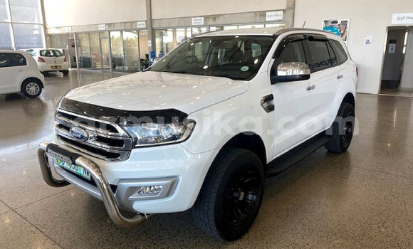 Tenga Tsaru Ford Everest Chena Mota in Beitbridge in Matabeleland South