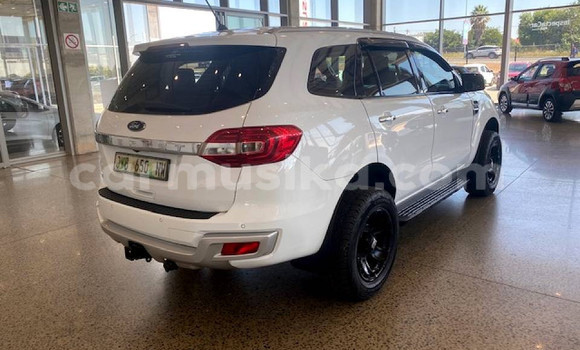 Tenga Tsaru Ford Everest Chena Mota in Beitbridge in Matabeleland South Tenga Tsaru Ford Everest Chena Mota in Beitbridge in Matabeleland South