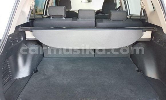 Nunua Ilio tumika Toyota RAV4 Nyeupe Gari ndani ya Beitbridge nchini Matabeleland Kusini Nunua Ilio tumika Toyota RAV4 Nyeupe Gari ndani ya Beitbridge nchini Matabeleland Kusini