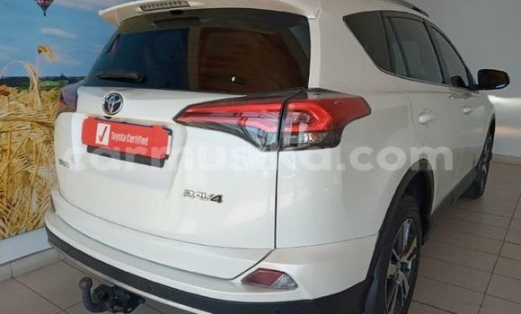 Nunua Ilio tumika Toyota RAV4 Nyeupe Gari ndani ya Beitbridge nchini Matabeleland Kusini Nunua Ilio tumika Toyota RAV4 Nyeupe Gari ndani ya Beitbridge nchini Matabeleland Kusini