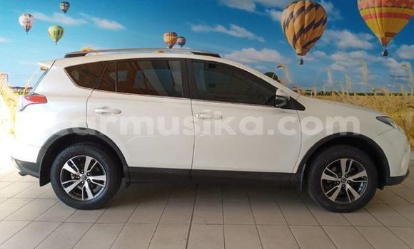 Nunua Ilio tumika Toyota RAV4 Nyeupe Gari ndani ya Beitbridge nchini Matabeleland Kusini Nunua Ilio tumika Toyota RAV4 Nyeupe Gari ndani ya Beitbridge nchini Matabeleland Kusini