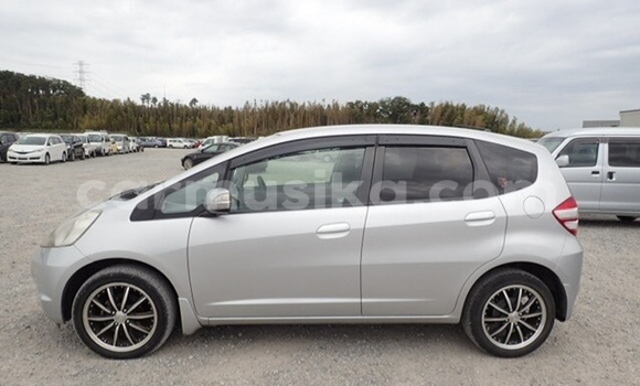 Buy Used Honda Fit Silver Car in Beitbridge in Matabeleland South Buy Used Honda Fit Silver Car in Beitbridge in Matabeleland South