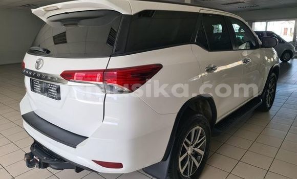 Acheter Occasion Voiture Toyota Fortuner Blanc à Beitbridge, Matabeleland South Acheter Occasion Voiture Toyota Fortuner Blanc à Beitbridge, Matabeleland South