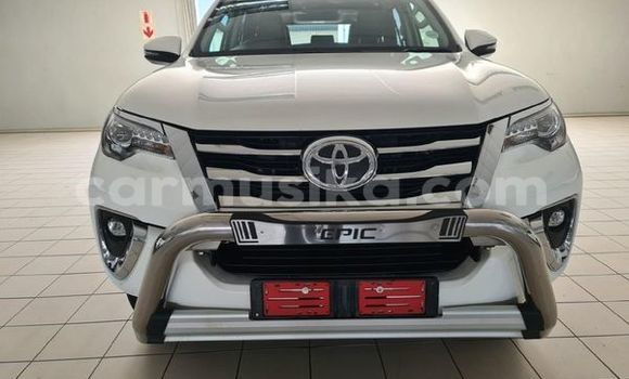 Acheter Occasion Voiture Toyota Fortuner Blanc à Beitbridge, Matabeleland South Acheter Occasion Voiture Toyota Fortuner Blanc à Beitbridge, Matabeleland South