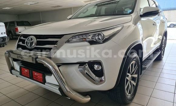 Acheter Occasion Voiture Toyota Fortuner Blanc à Beitbridge, Matabeleland South Acheter Occasion Voiture Toyota Fortuner Blanc à Beitbridge, Matabeleland South