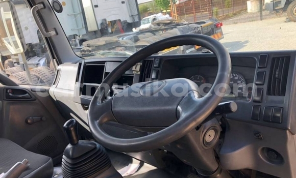 Acheter Occasion Utilitaire Isuzu FTR 850 Blanc à Beitbridge, Matabeleland South Acheter Occasion Utilitaire Isuzu FTR 850 Blanc à Beitbridge, Matabeleland South