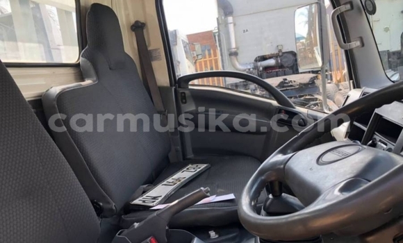 Acheter Occasion Utilitaire Isuzu FTR 850 Blanc à Beitbridge, Matabeleland South Acheter Occasion Utilitaire Isuzu FTR 850 Blanc à Beitbridge, Matabeleland South