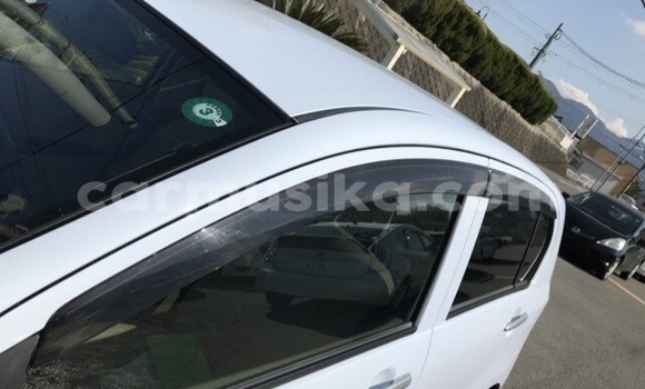 Buy Used Daihatsu MAX White Car in Beitbridge in Matabeleland South Buy Used Daihatsu MAX White Car in Beitbridge in Matabeleland South