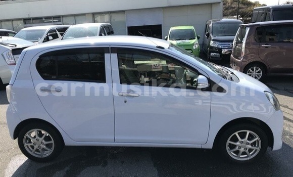 Buy Used Daihatsu MAX White Car in Beitbridge in Matabeleland South Buy Used Daihatsu MAX White Car in Beitbridge in Matabeleland South