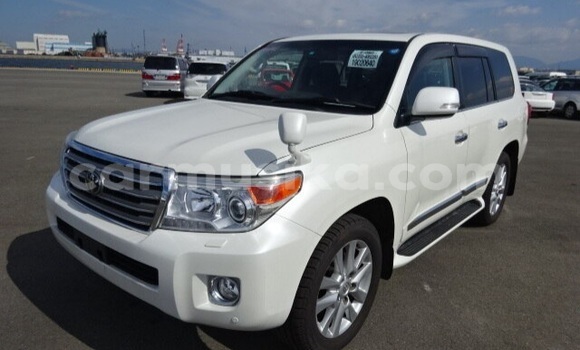 Tenga Tsaru Toyota Land Cruiser Prado Chena Mota in Beitbridge in Matabeleland South Tenga Tsaru Toyota Land Cruiser Prado Chena Mota in Beitbridge in Matabeleland South